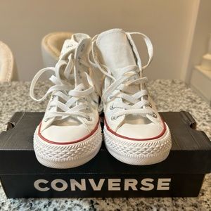 White converse woman’s size 5